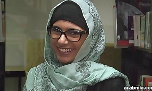 Mia khalifa takes lacking hijab and glad rags about swatting (mk13825)